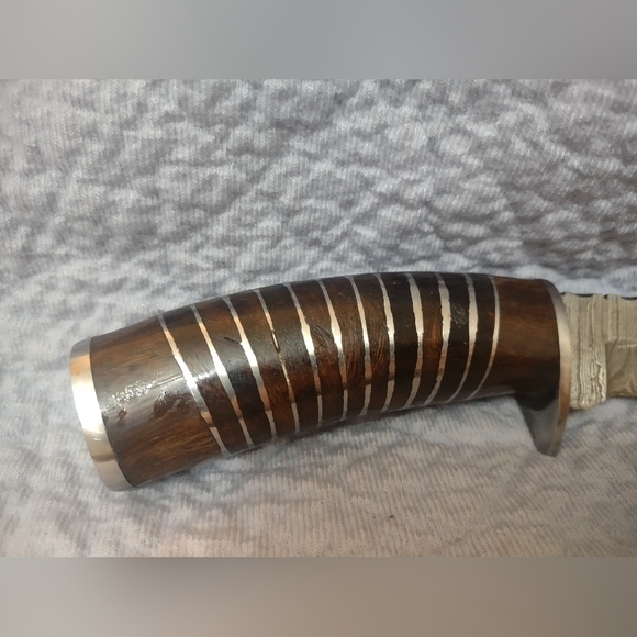 Damascus steel blade men's hunting knife with sheath - Picture 6 of 10